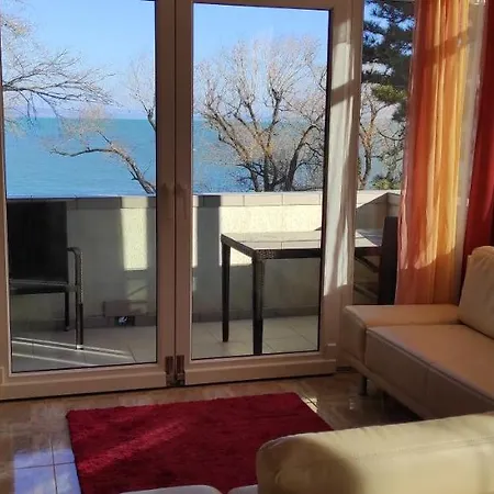 Onebeach Apartment *